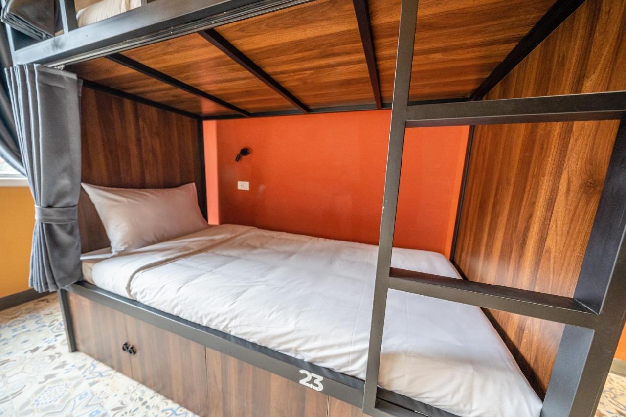 Mad Monkey Hanoi Hostel Exterior foto