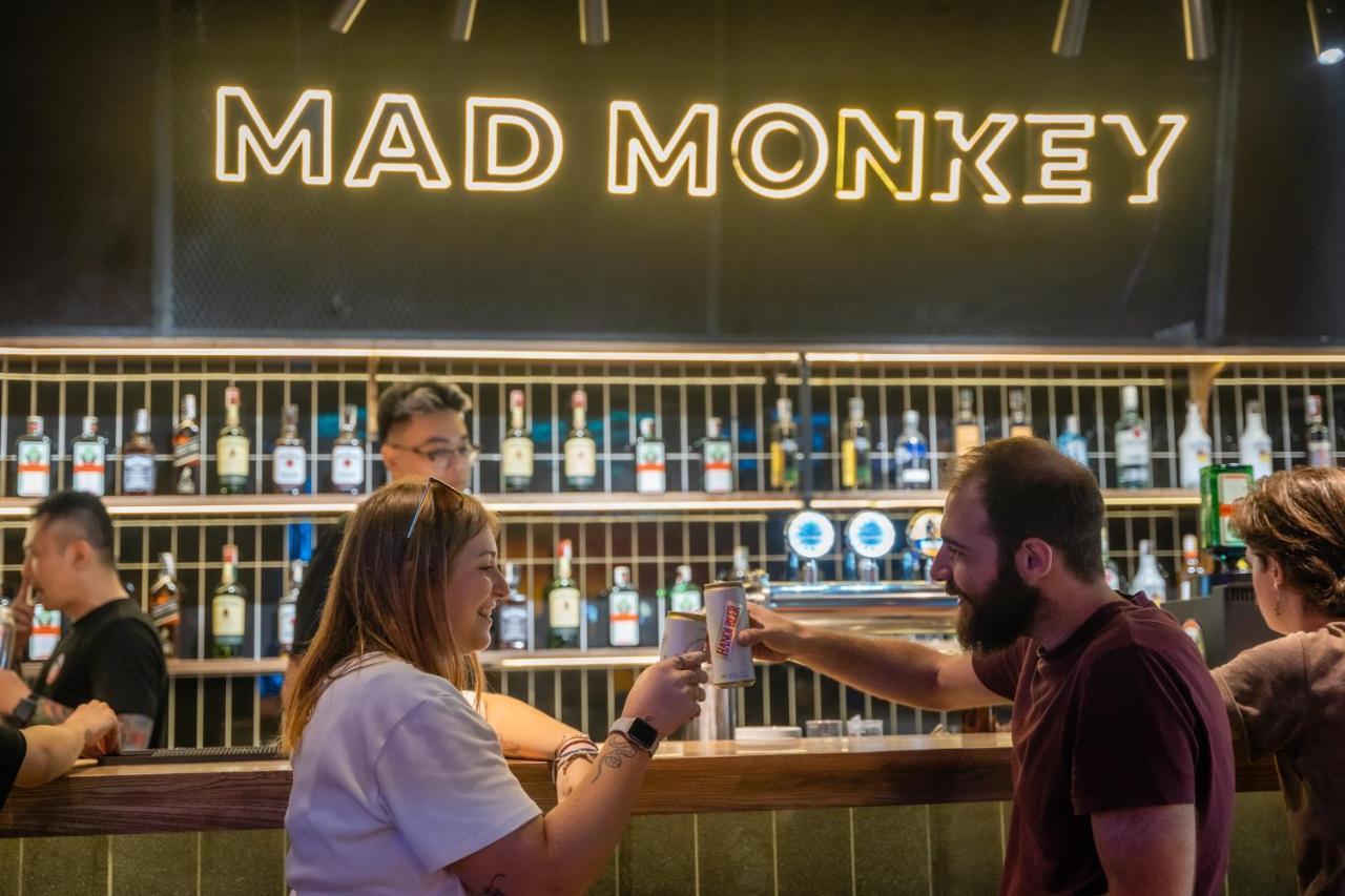 Mad Monkey Hanoi Hostel Exterior foto