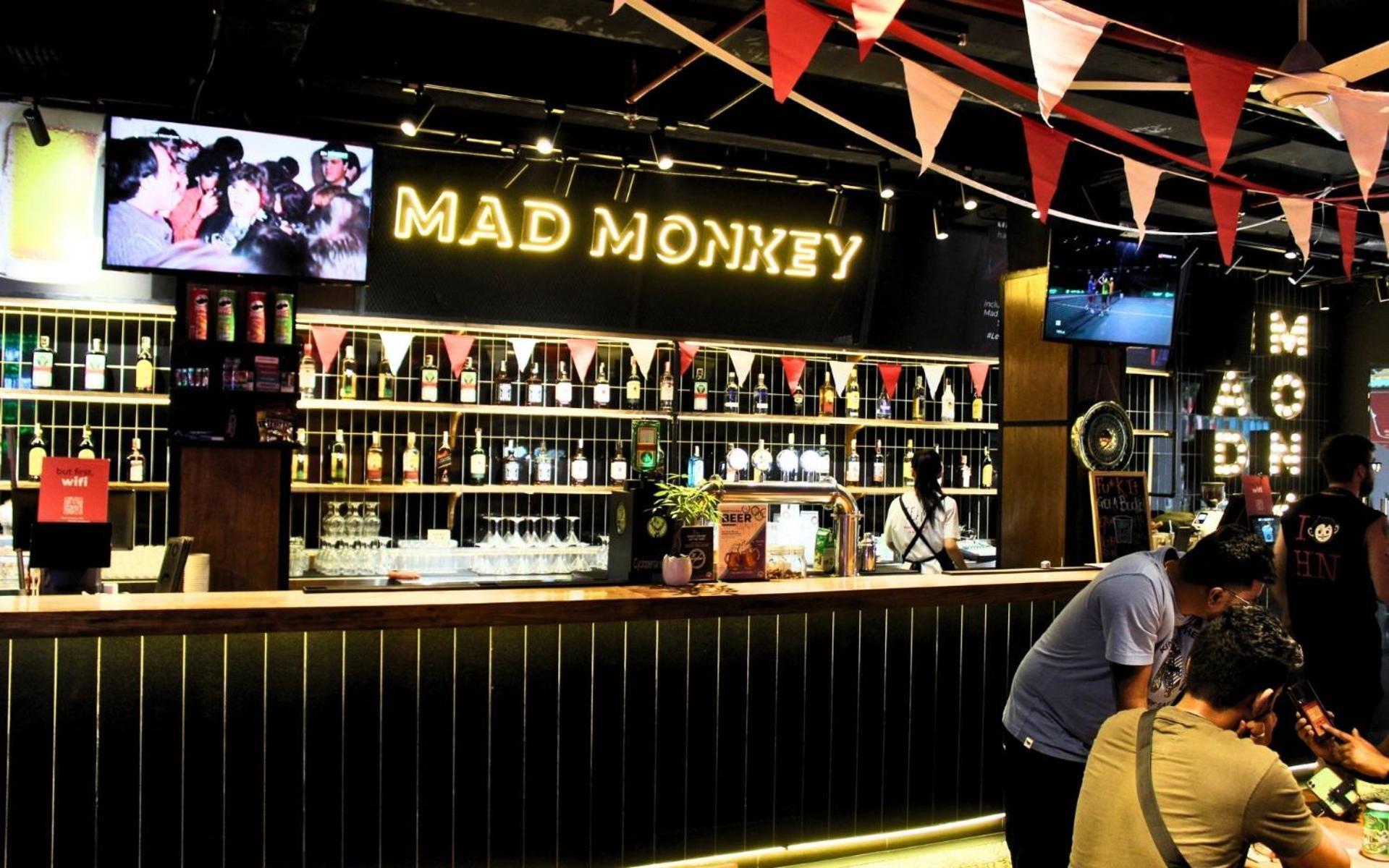 Mad Monkey Hanoi Hostel Exterior foto
