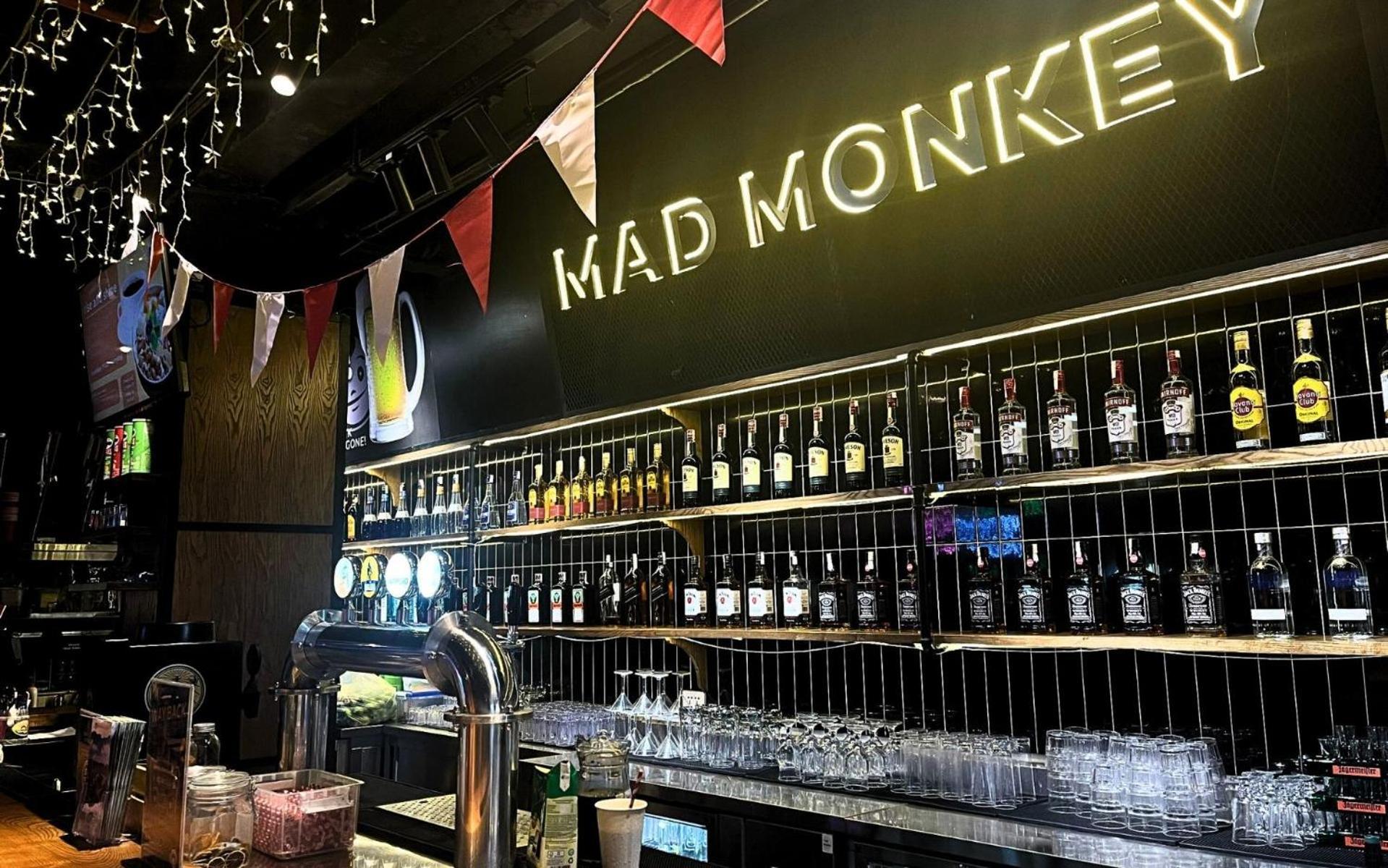Mad Monkey Hanoi Hostel Exterior foto